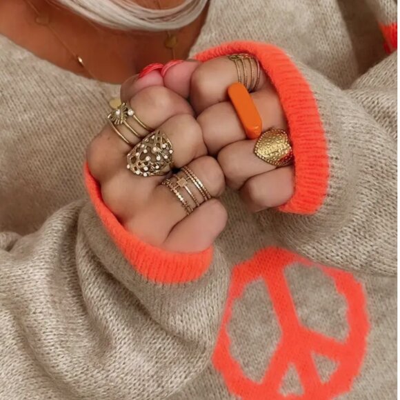 ***NEW STYLE ALERT! PEACE SIGN OVERSIZED SWEATER - Picture 3 of 6